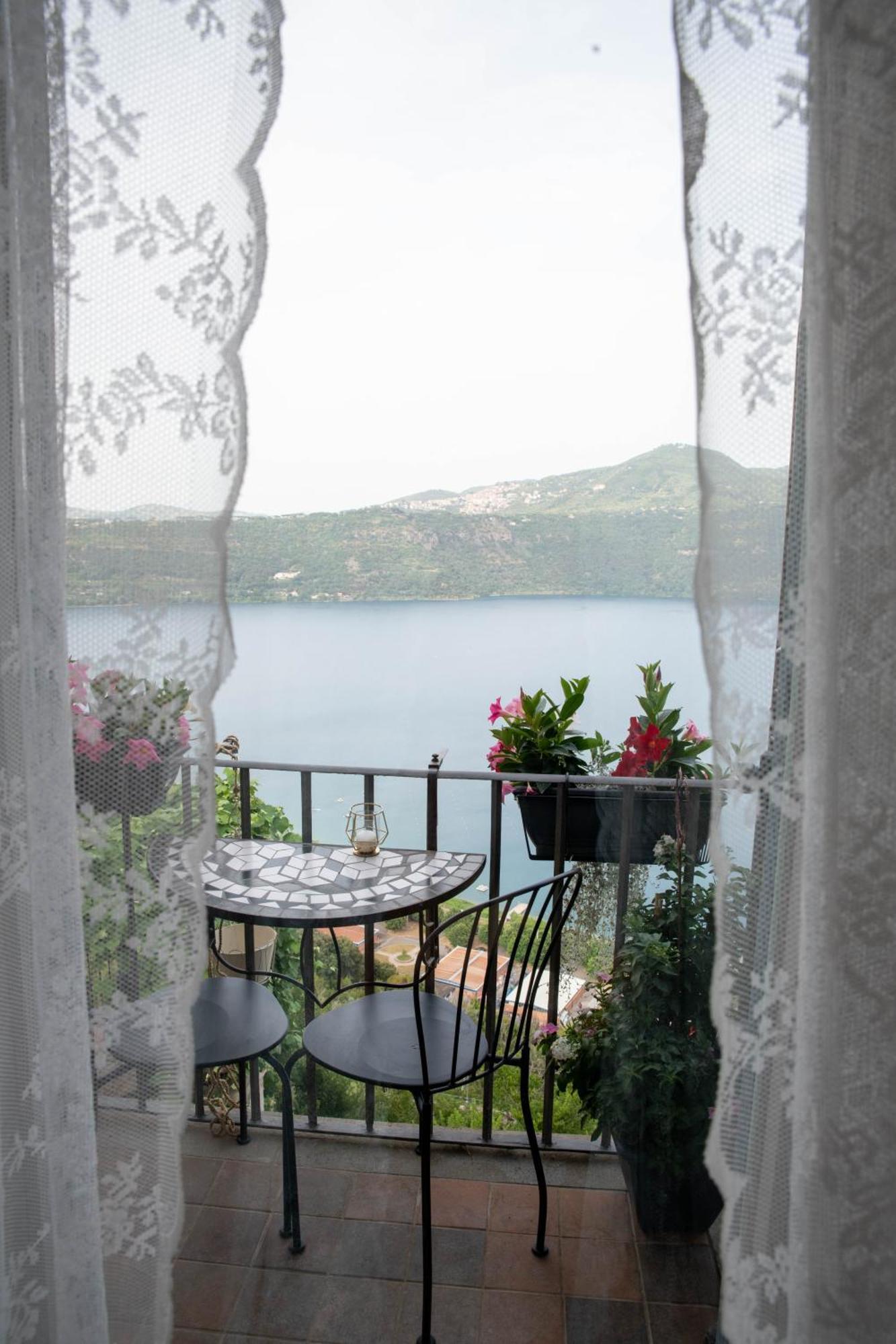 B&B Carpe Diem Vista Lago Castel Gandolfo Eksteriør billede